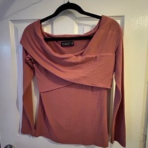 Abercrombie off the shoulders size M top in dark pink.